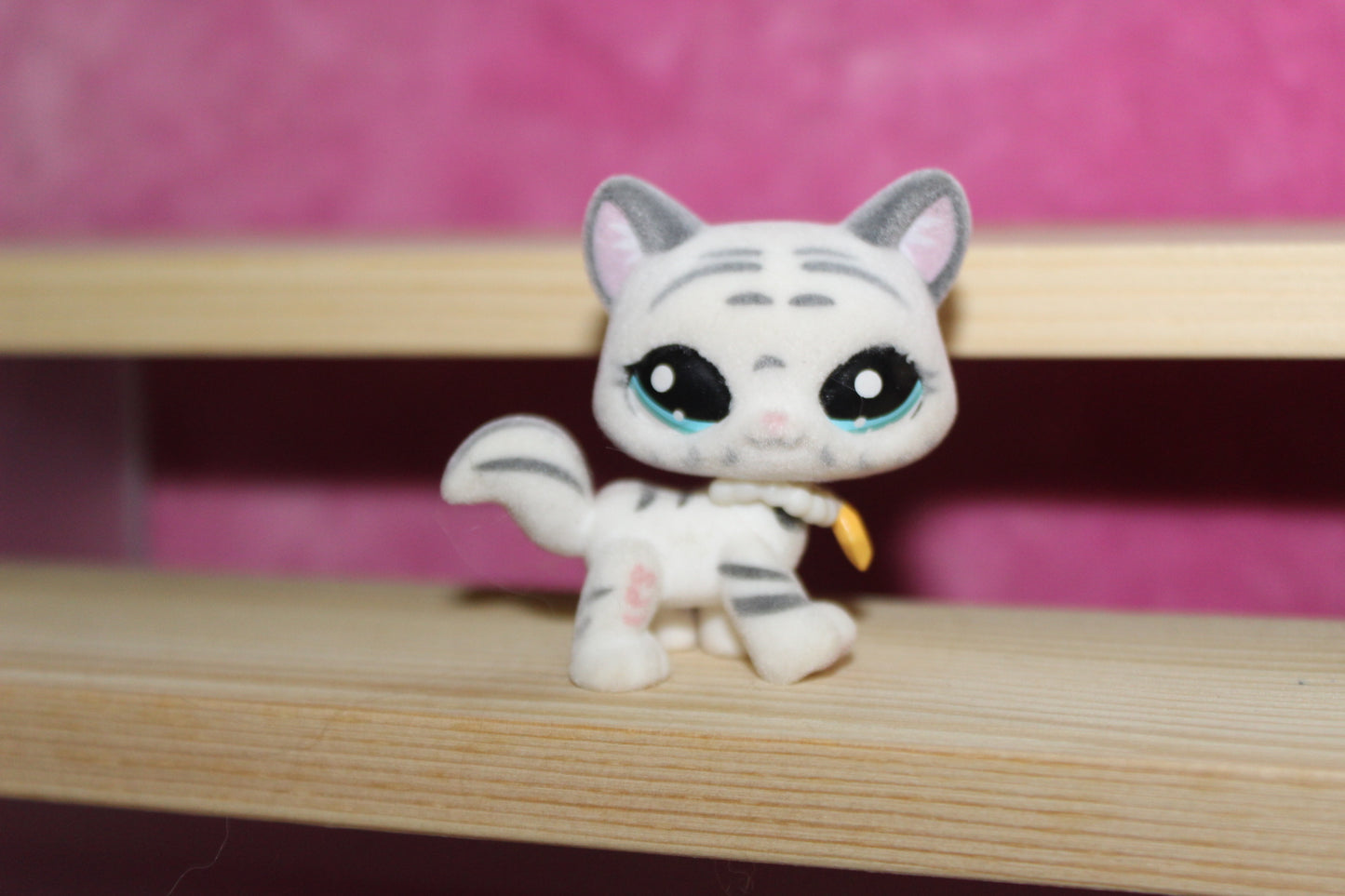 Aftermarket fake LPs flocked cat