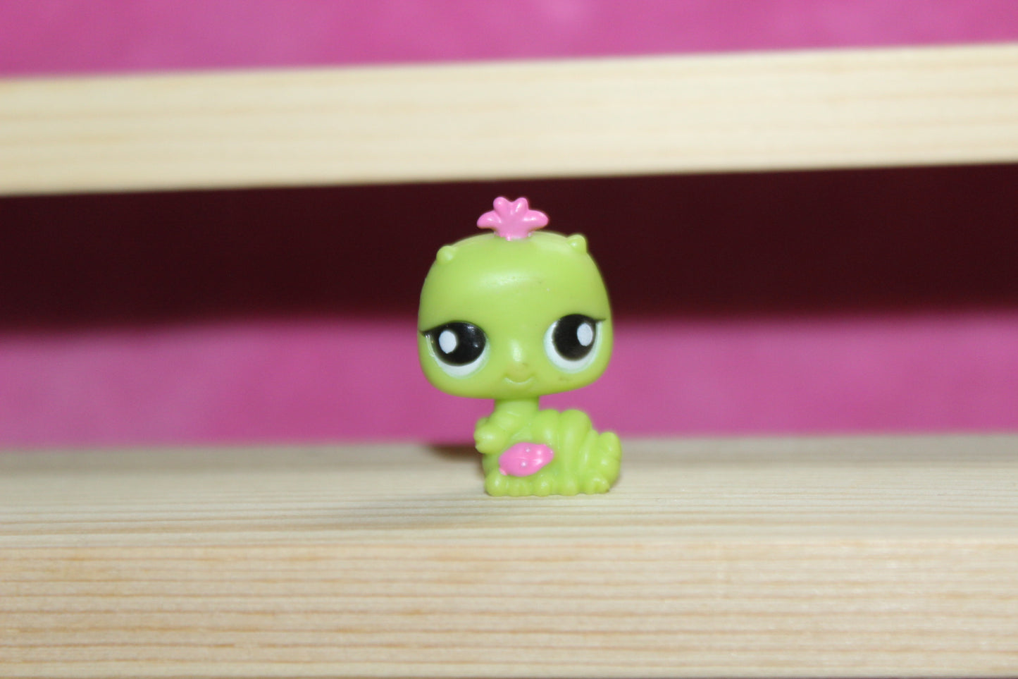 Authentic LPS mini pet worm
