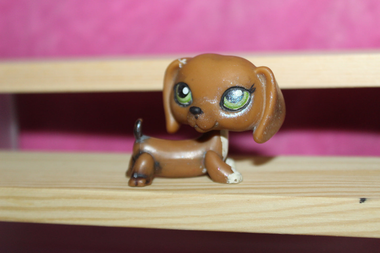 Authentic LPS VERY blemished authentic dachshund dog base, head spins