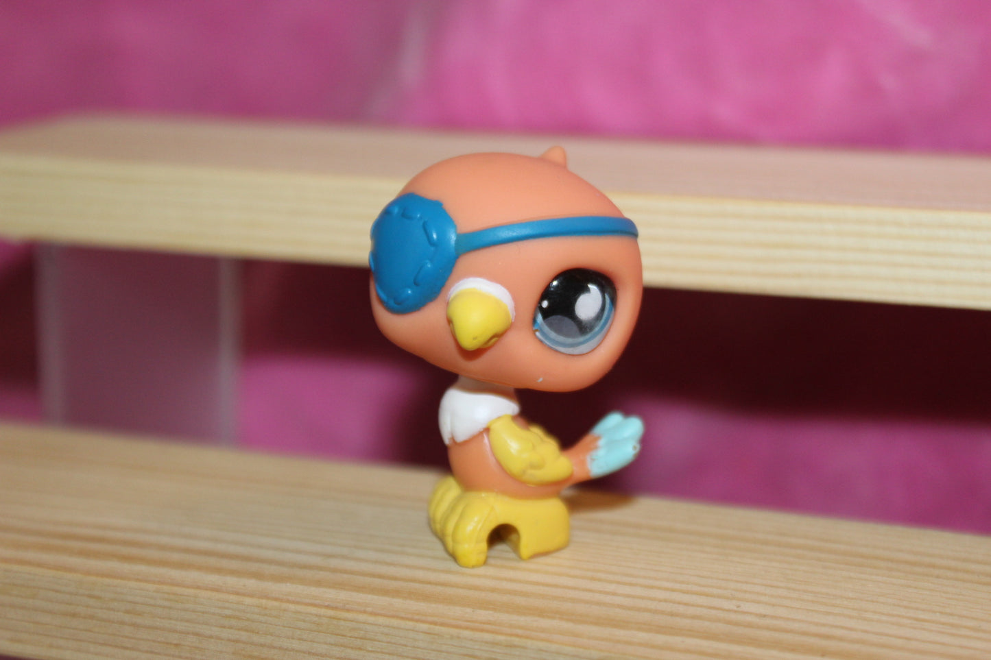 Authentic LPS glass eye parrot